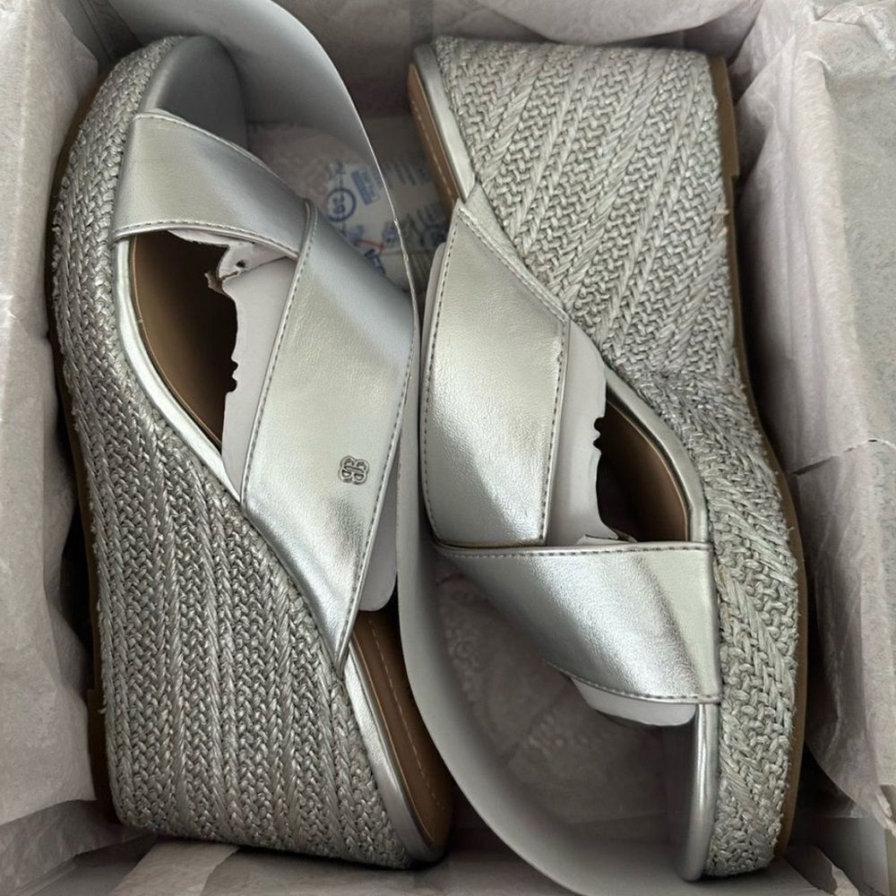 Bandolino Kammie 3 Silver Metallic Espadrille Wedge Sandals Size 11 NWB - Picture 10 of 13